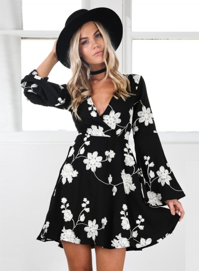 Women's Fashion V Neck Flare Sleeve Floral A-line Dresss